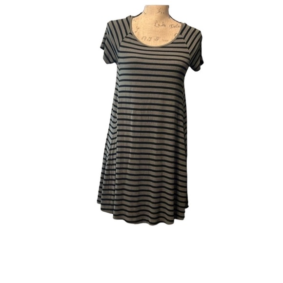 Old Navy Dresses & Skirts - Olive & black striped ribbed Old Navy dress size XS